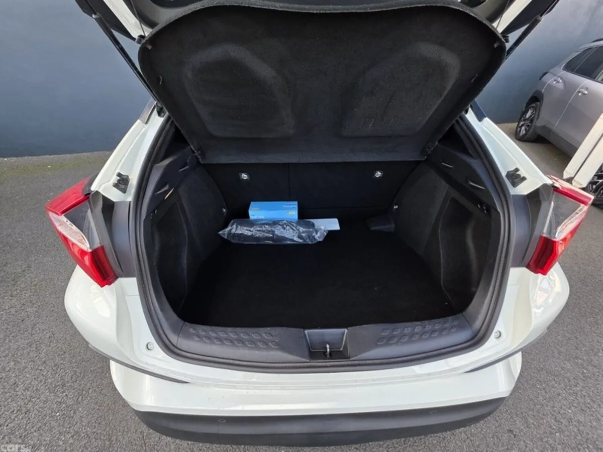 Toyota C-HR SUV, Petrol Hybrid, 2017, White