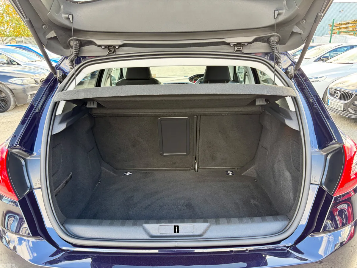 Peugeot 308 Hatchback, Diesel, 2018, Blue