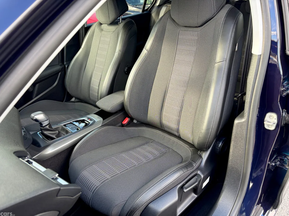 Peugeot 308 Hatchback, Diesel, 2018, Blue