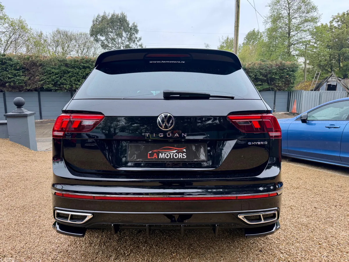 Volkswagen Tiguan SUV, Petrol Plug-in Hybrid, 2023, Black