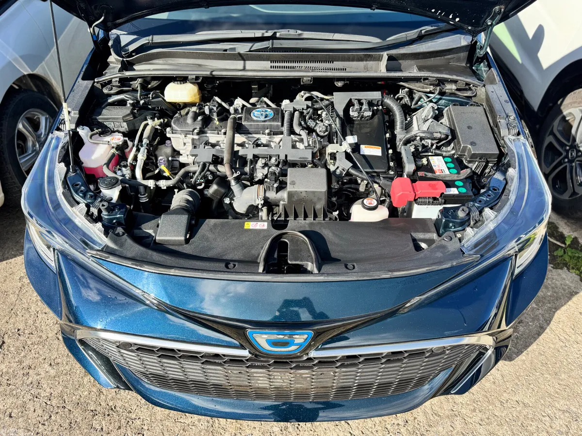 Toyota Corolla Hatchback, Petrol Hybrid, 2020, Green