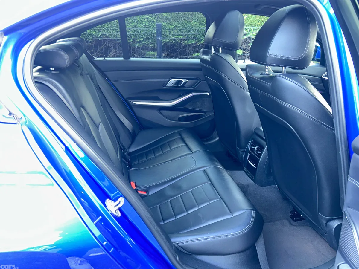 BMW 3-Series Saloon, Petrol Hybrid, 2022, Blue