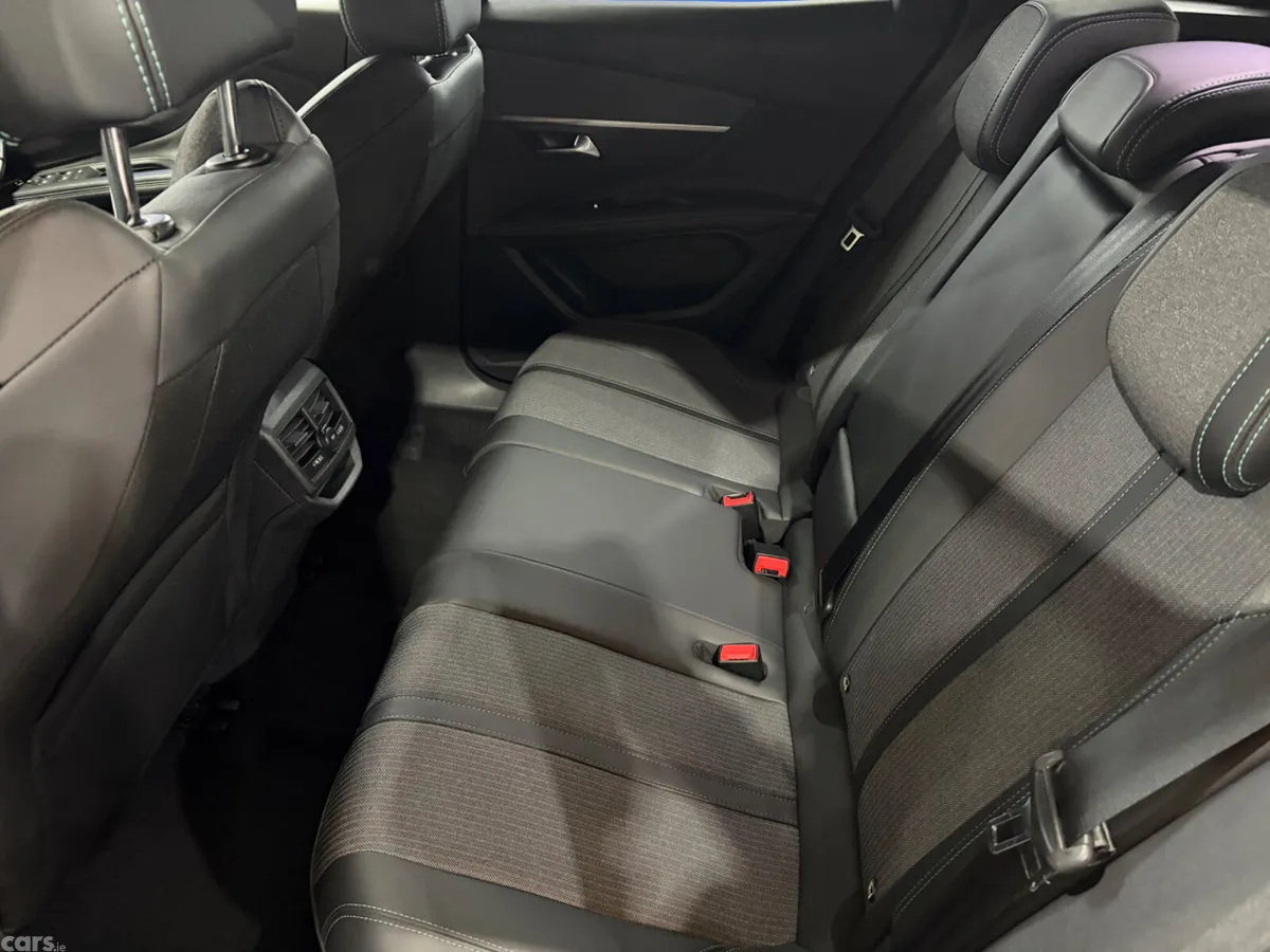 Peugeot 3008 MPV, Diesel, 2024, Red