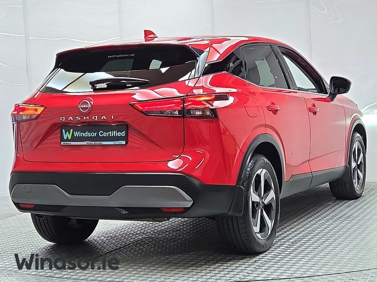 Nissan Qashqai MPV, Petrol, 2023, Red