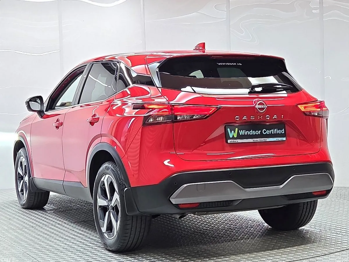 Nissan Qashqai MPV, Petrol, 2023, Red