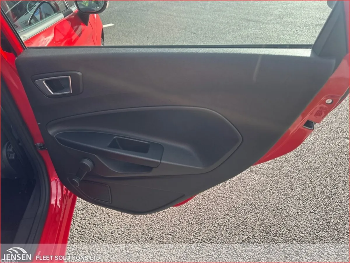 Ford Fiesta Hatchback, Petrol, 2014, Red