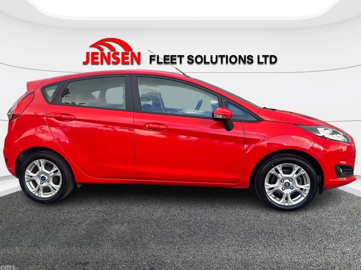 Ford Fiesta Hatchback, Petrol, 2014, Red
