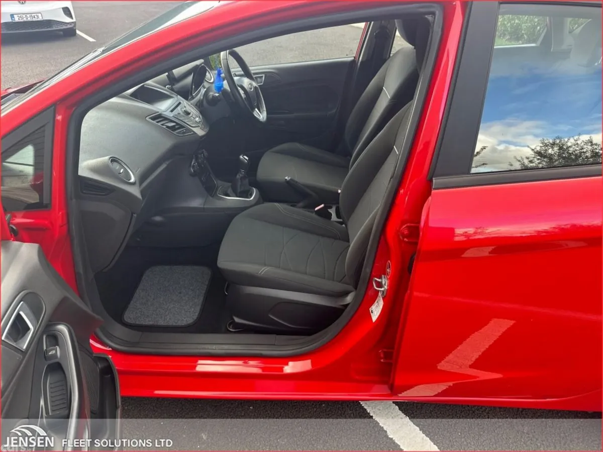 Ford Fiesta Hatchback, Petrol, 2014, Red