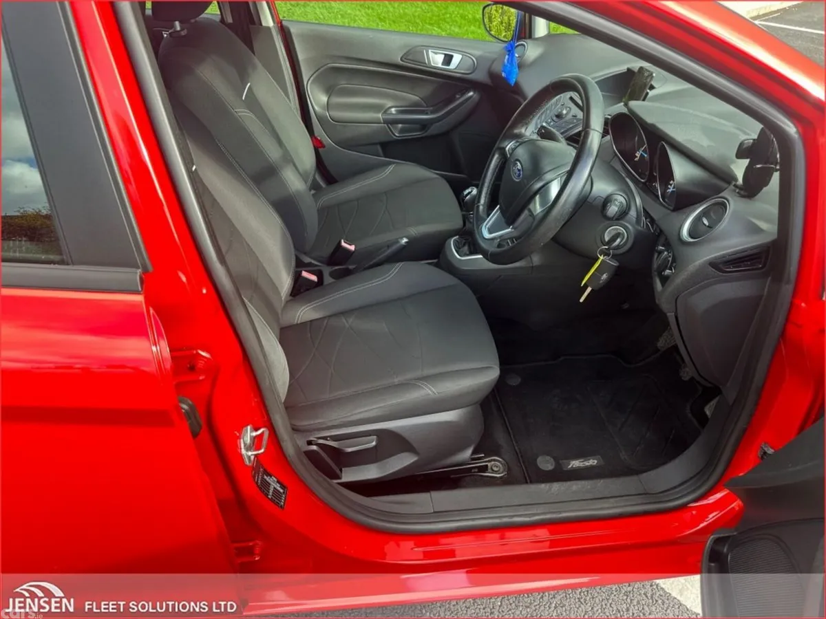 Ford Fiesta Hatchback, Petrol, 2014, Red