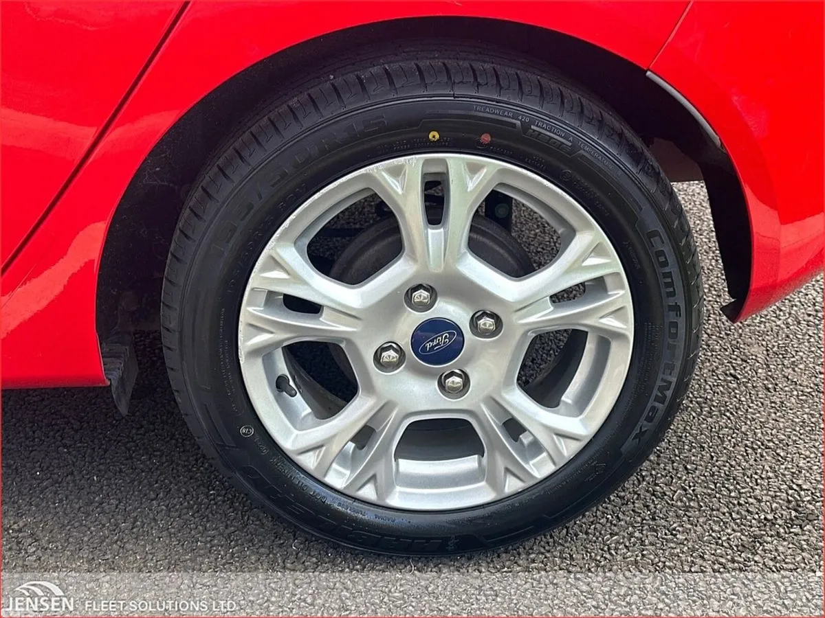 Ford Fiesta Hatchback, Petrol, 2014, Red