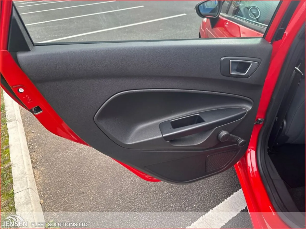 Ford Fiesta Hatchback, Petrol, 2014, Red