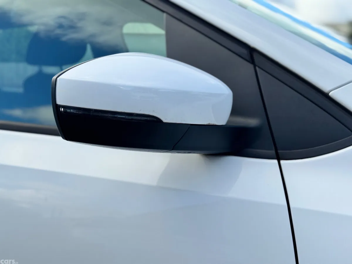 Volkswagen Polo Hatchback, Petrol, 2013, White