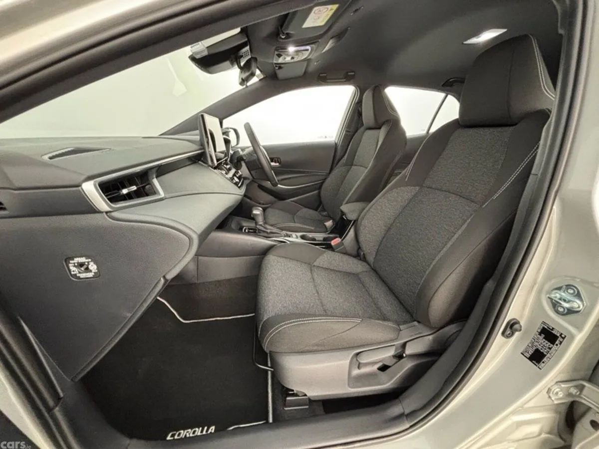 Toyota Corolla Hatchback, 2027, 