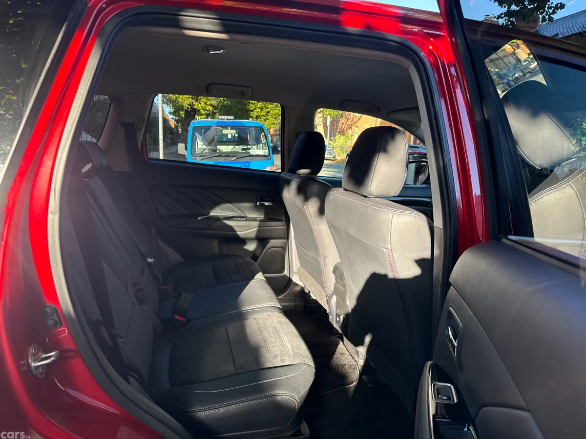 Mitsubishi Outlander SUV, Petrol Plug-in Hybrid, 2017, Red