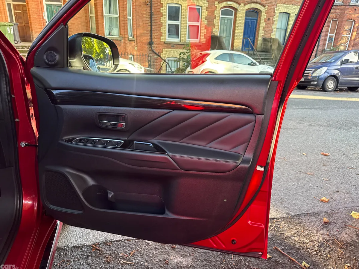 Mitsubishi Outlander SUV, Petrol Plug-in Hybrid, 2017, Red