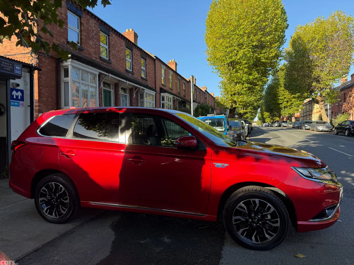 Mitsubishi Outlander SUV, Petrol Plug-in Hybrid, 2017, Red