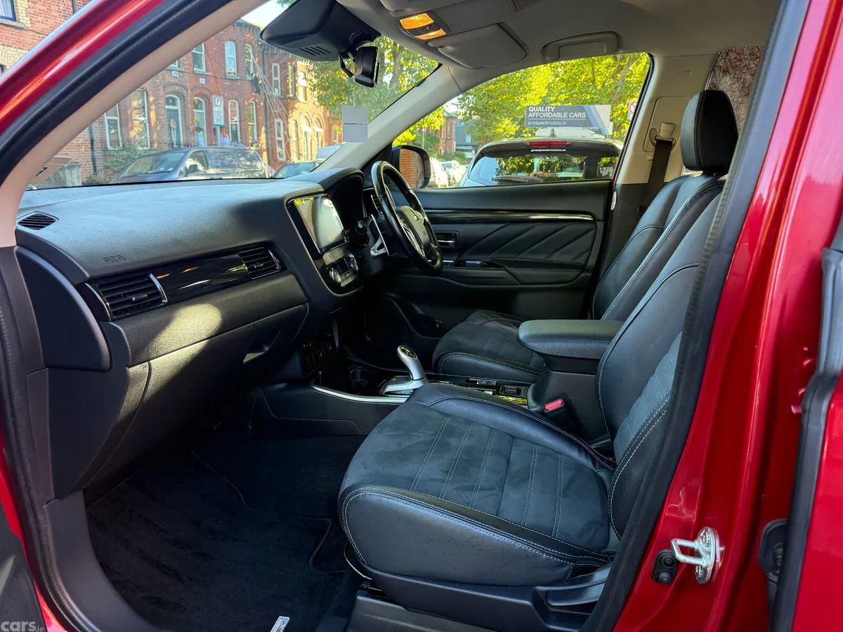 Mitsubishi Outlander SUV, Petrol Plug-in Hybrid, 2017, Red