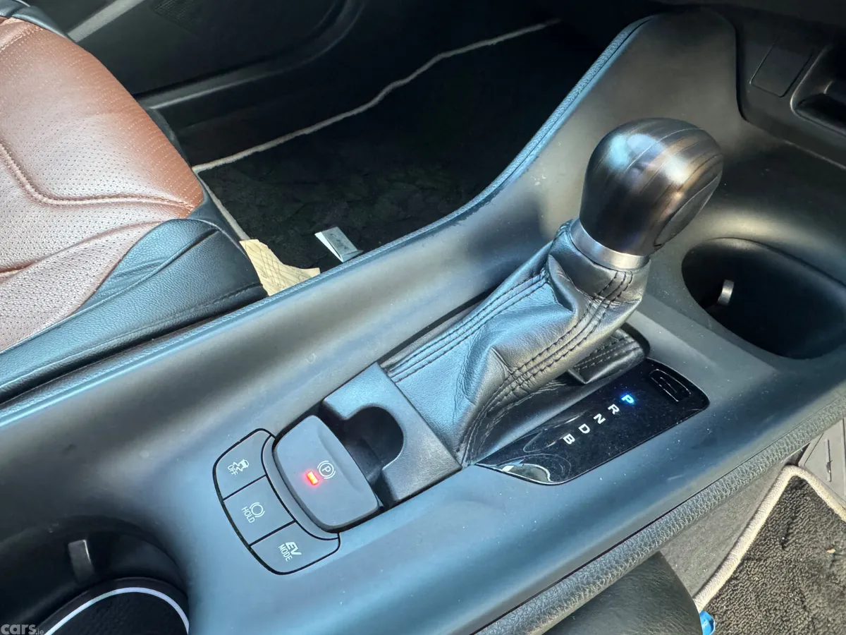 Toyota C-HR SUV, Petrol Hybrid, 2018, Silver
