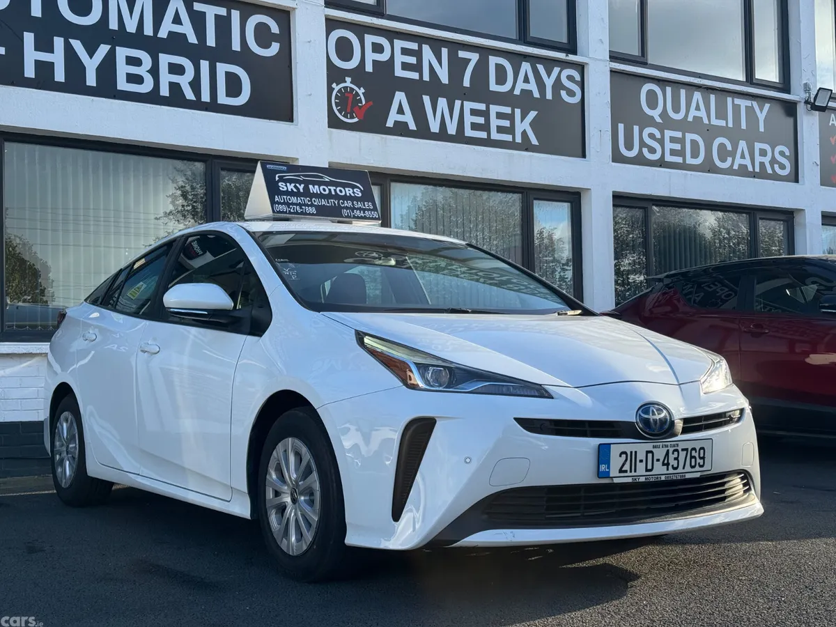 Toyota Prius Hatchback, Petrol Hybrid, 2021, White