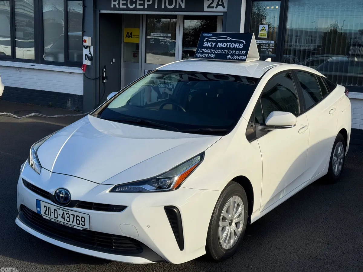 Toyota Prius Hatchback, Petrol Hybrid, 2021, White