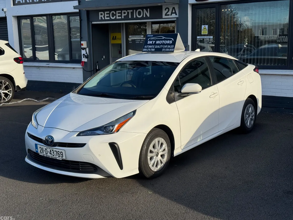 Toyota Prius Hatchback, Petrol Hybrid, 2021, White