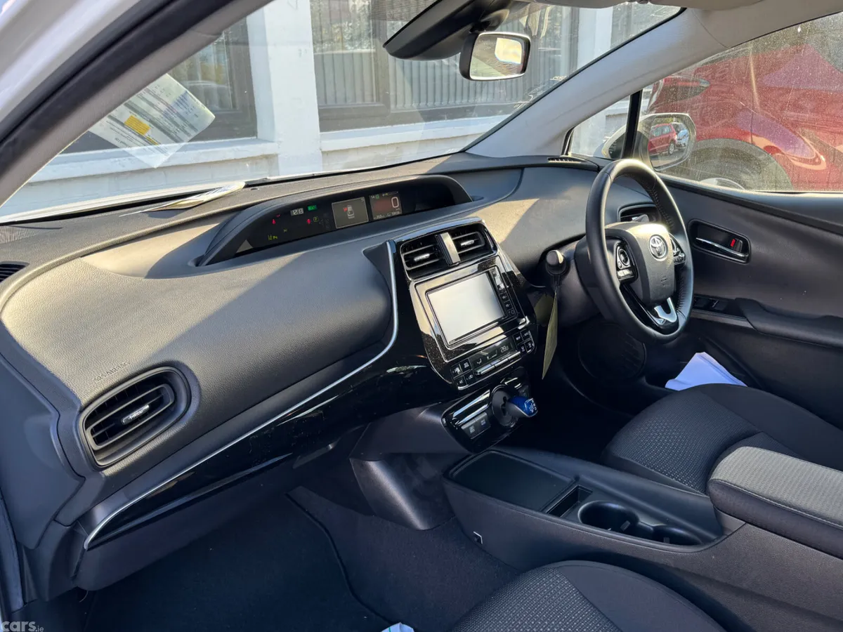 Toyota Prius Hatchback, Petrol Hybrid, 2021, White