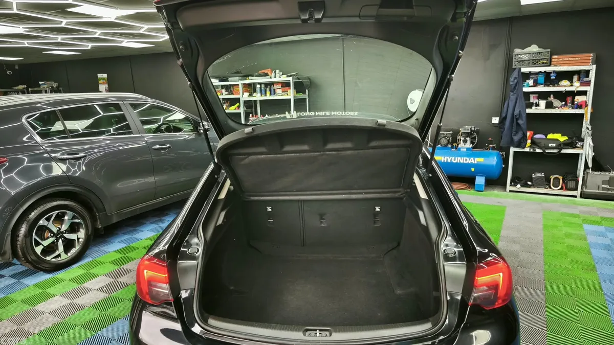 Opel Insignia Hatchback, Diesel, 2019, Black