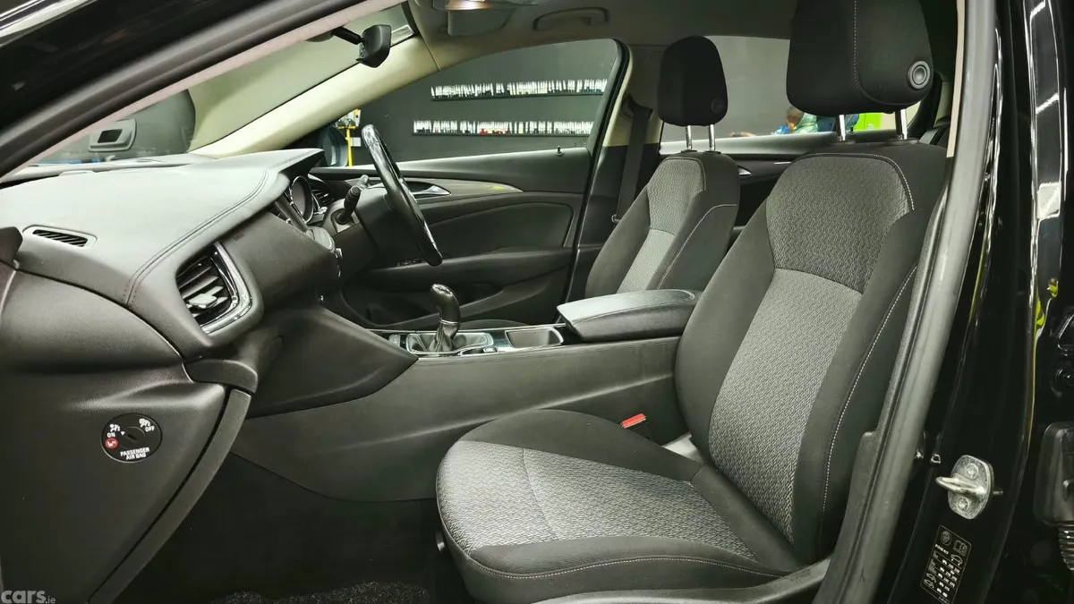 Opel Insignia Hatchback, Diesel, 2019, Black