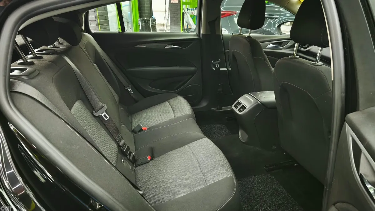 Opel Insignia Hatchback, Diesel, 2019, Black