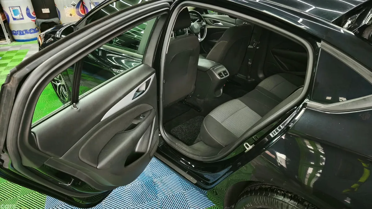 Opel Insignia Hatchback, Diesel, 2019, Black