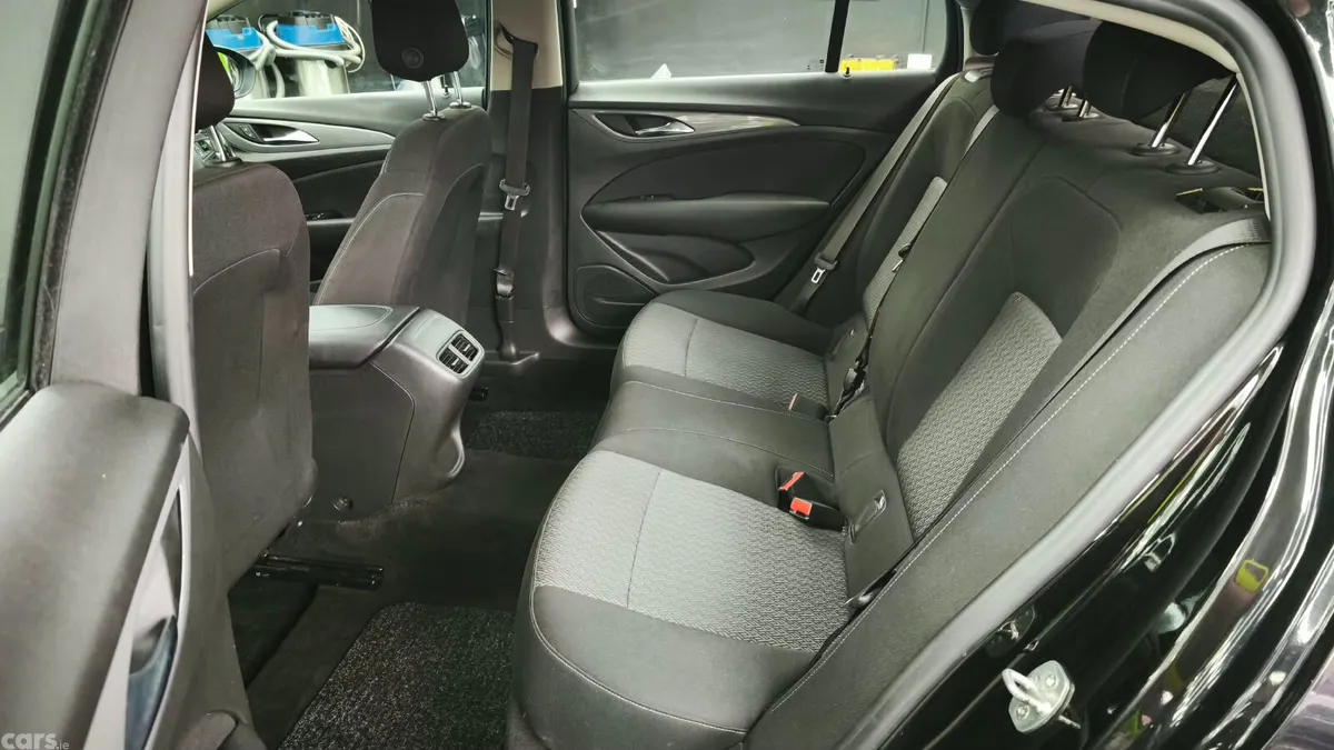 Opel Insignia Hatchback, Diesel, 2019, Black