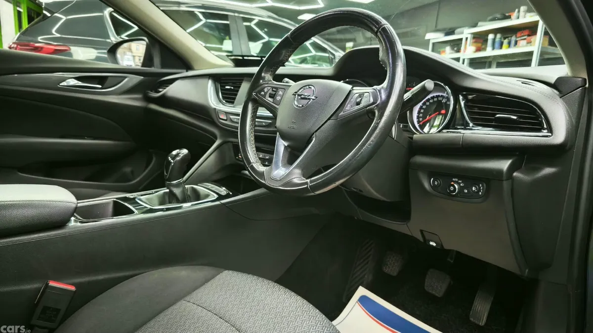 Opel Insignia Hatchback, Diesel, 2019, Black