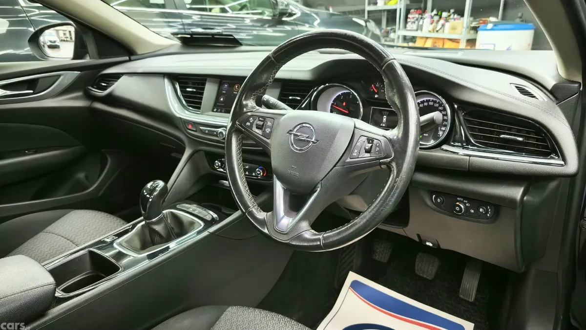 Opel Insignia Hatchback, Diesel, 2019, Black