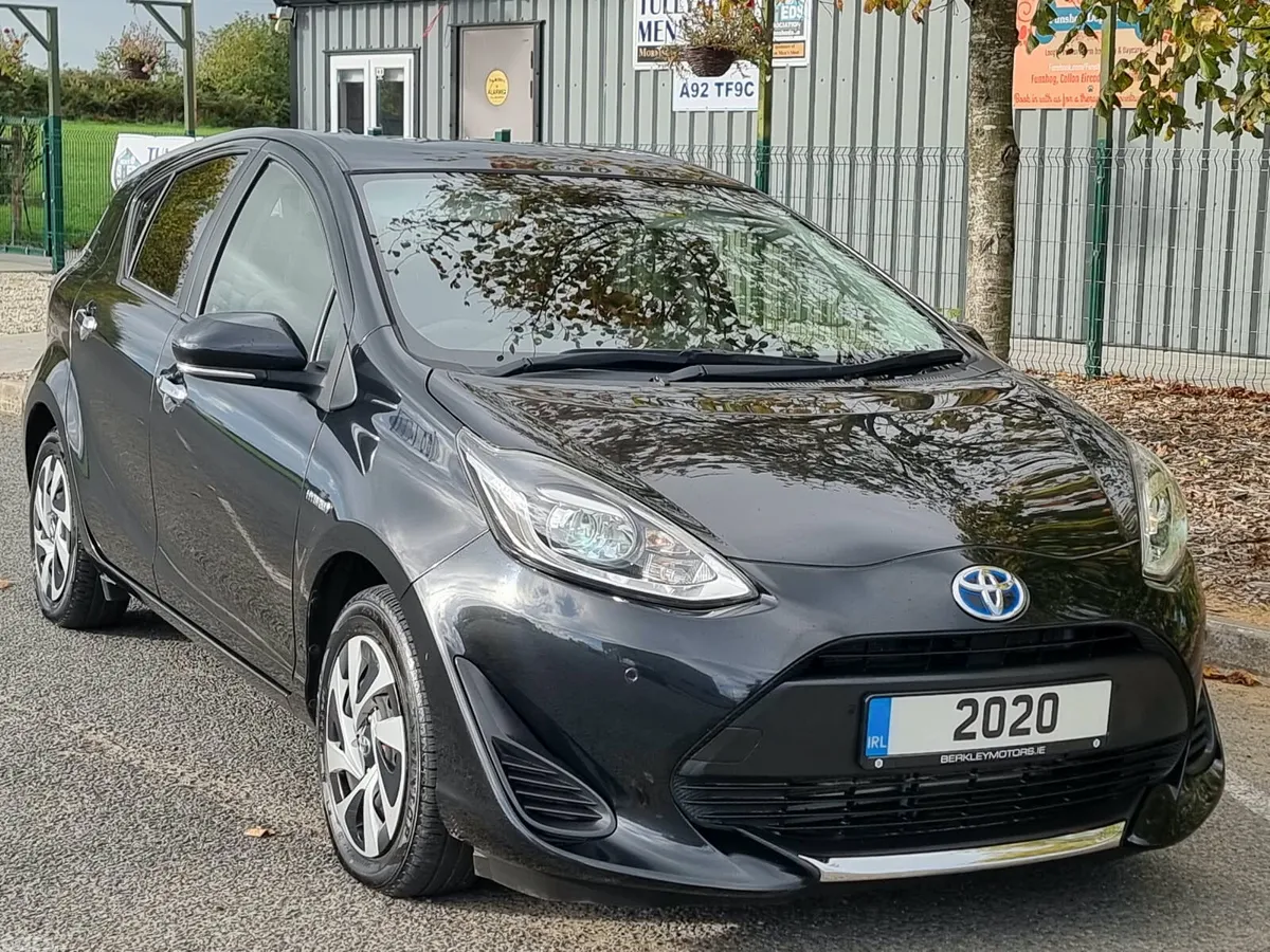 Toyota Aqua Hatchback, Petrol Hybrid, 2020, White