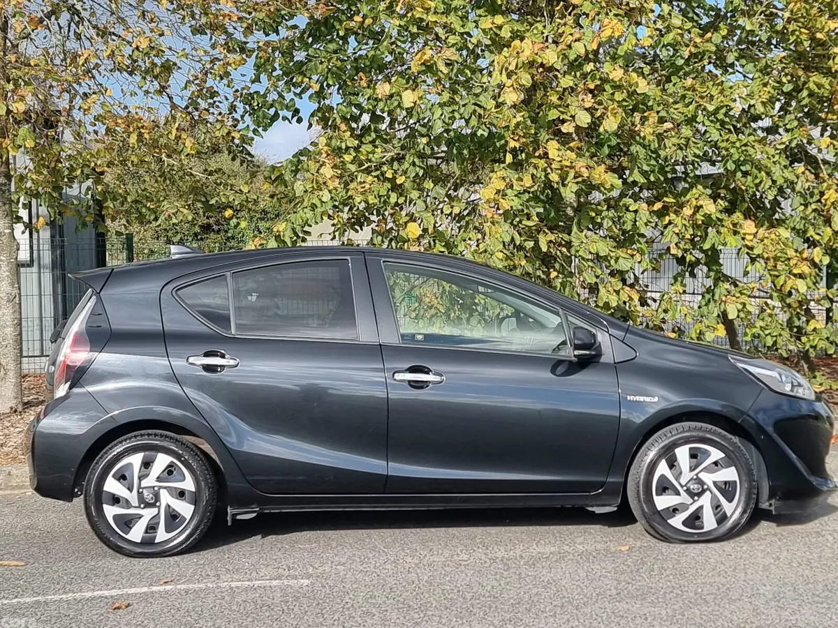 Toyota Aqua Hatchback, Petrol Hybrid, 2020, White