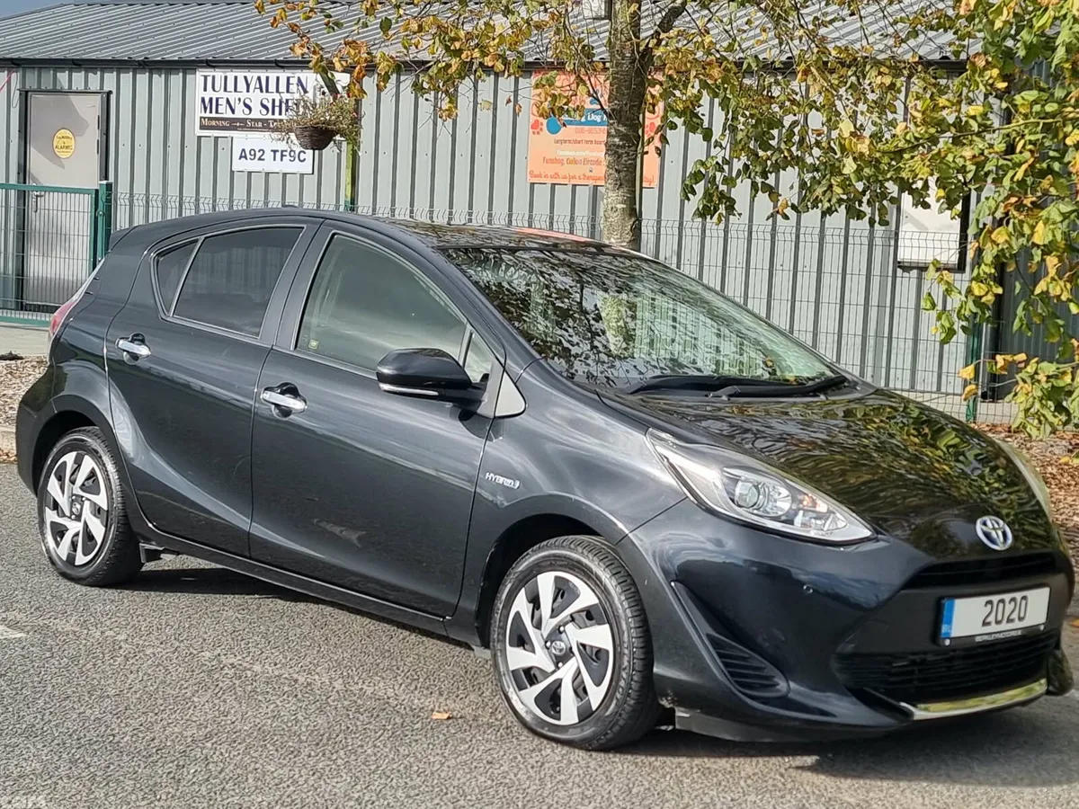 Toyota Aqua Hatchback, Petrol Hybrid, 2020, White