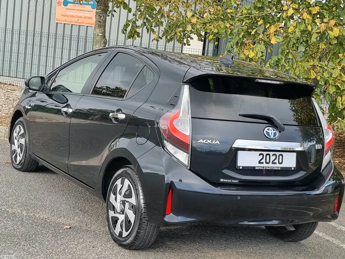 Toyota Aqua Hatchback, Petrol Hybrid, 2020, White