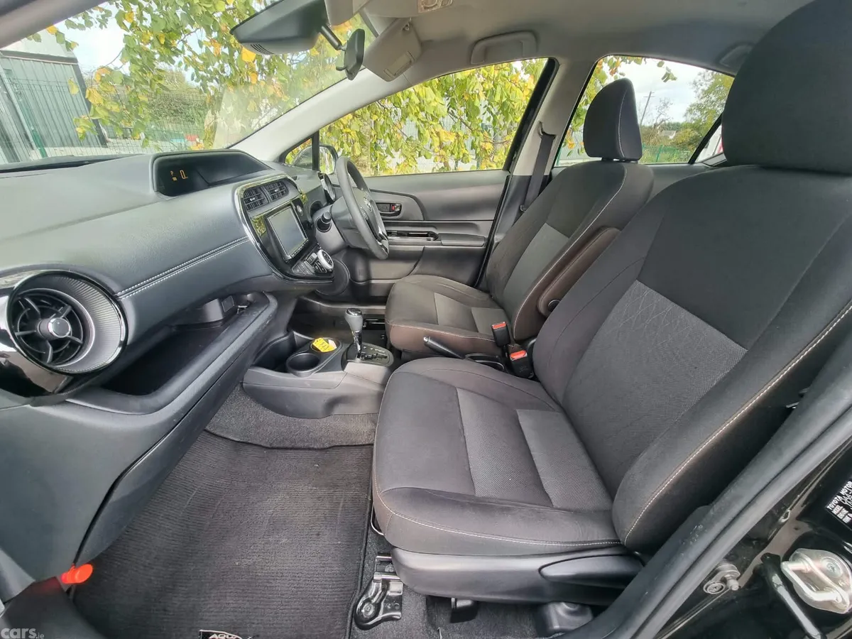 Toyota Aqua Hatchback, Petrol Hybrid, 2020, White