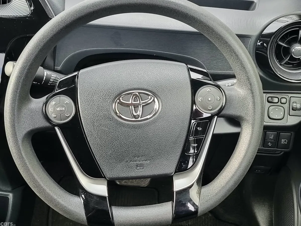 Toyota Aqua Hatchback, Petrol Hybrid, 2020, White