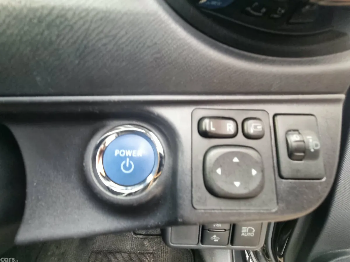 Toyota Aqua Hatchback, Petrol Hybrid, 2020, White