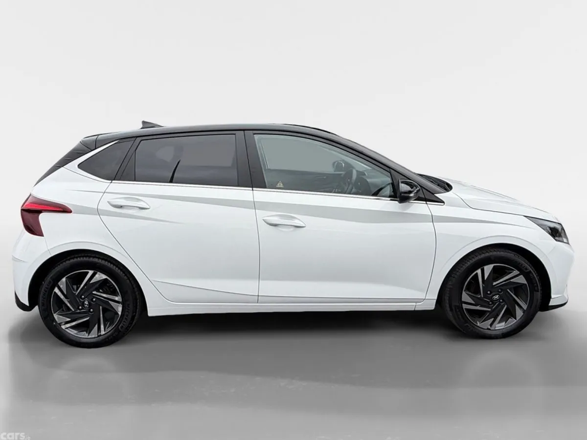 Hyundai i20 Hatchback, Petrol, 2022, White