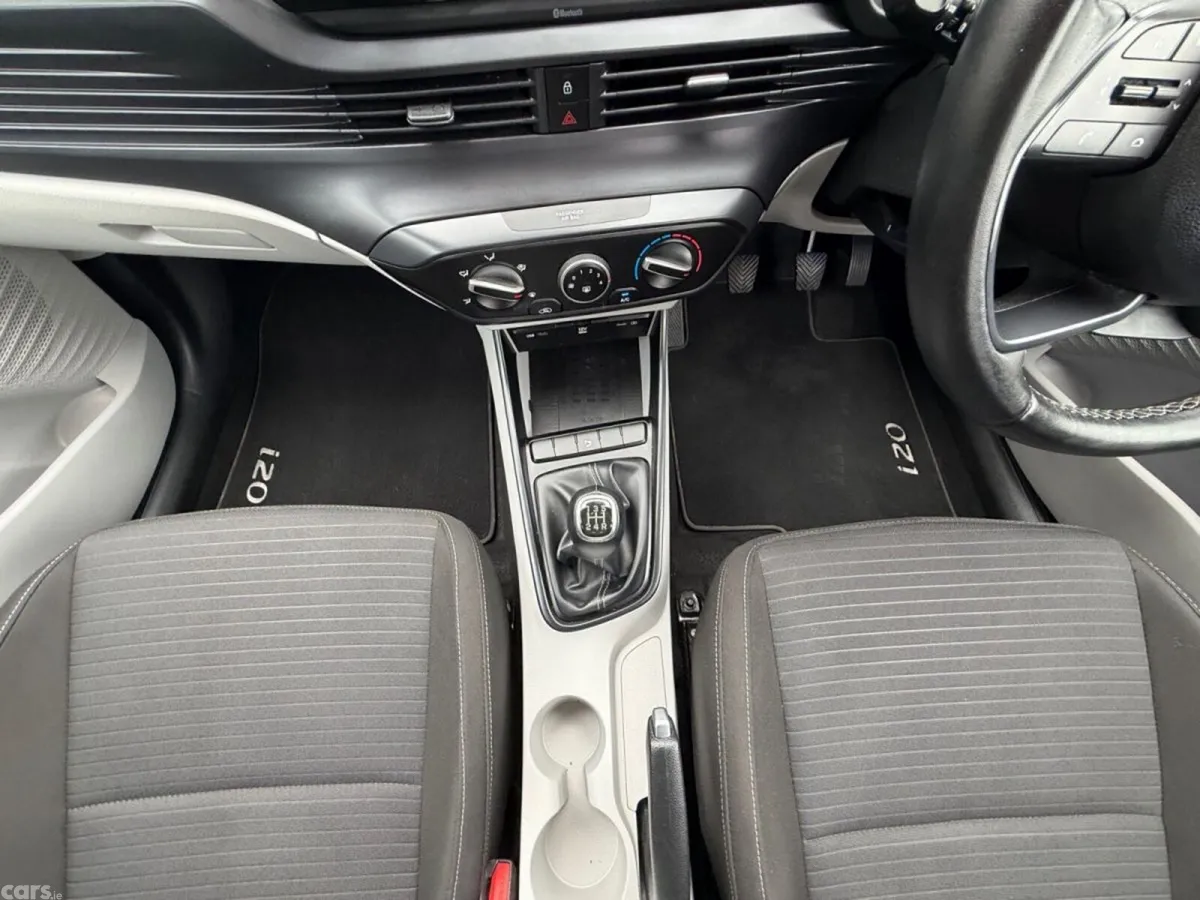 Hyundai i20 Hatchback, Petrol, 2022, White