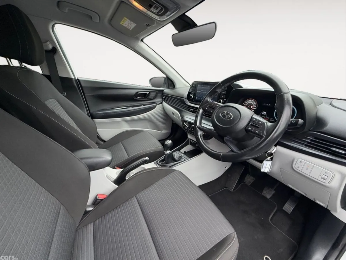 Hyundai i20 Hatchback, Petrol, 2022, White