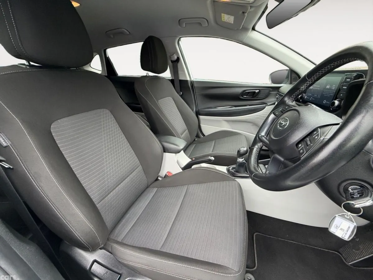 Hyundai i20 Hatchback, Petrol, 2022, White
