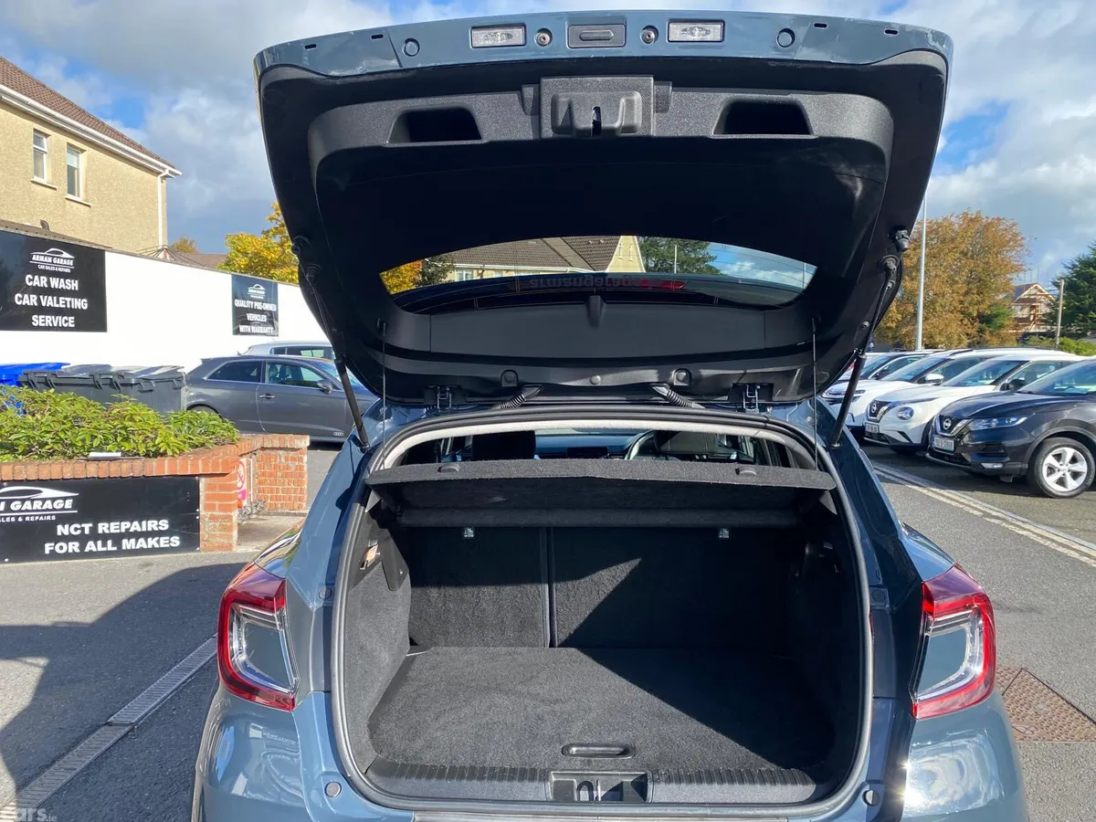 Renault Captur Hatchback, Petrol, 2021, Blue