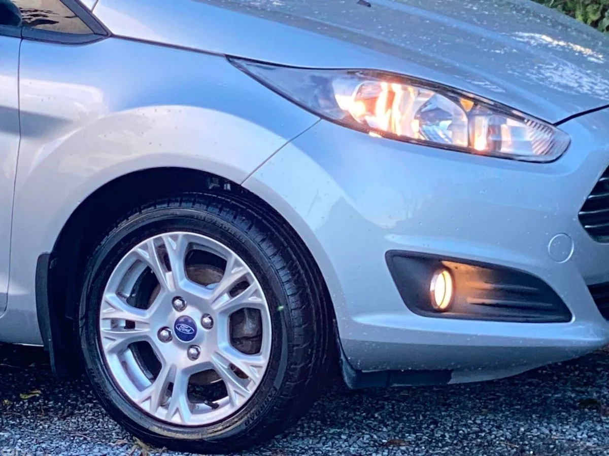 Ford Fiesta Hatchback, Petrol, 2015, Silver