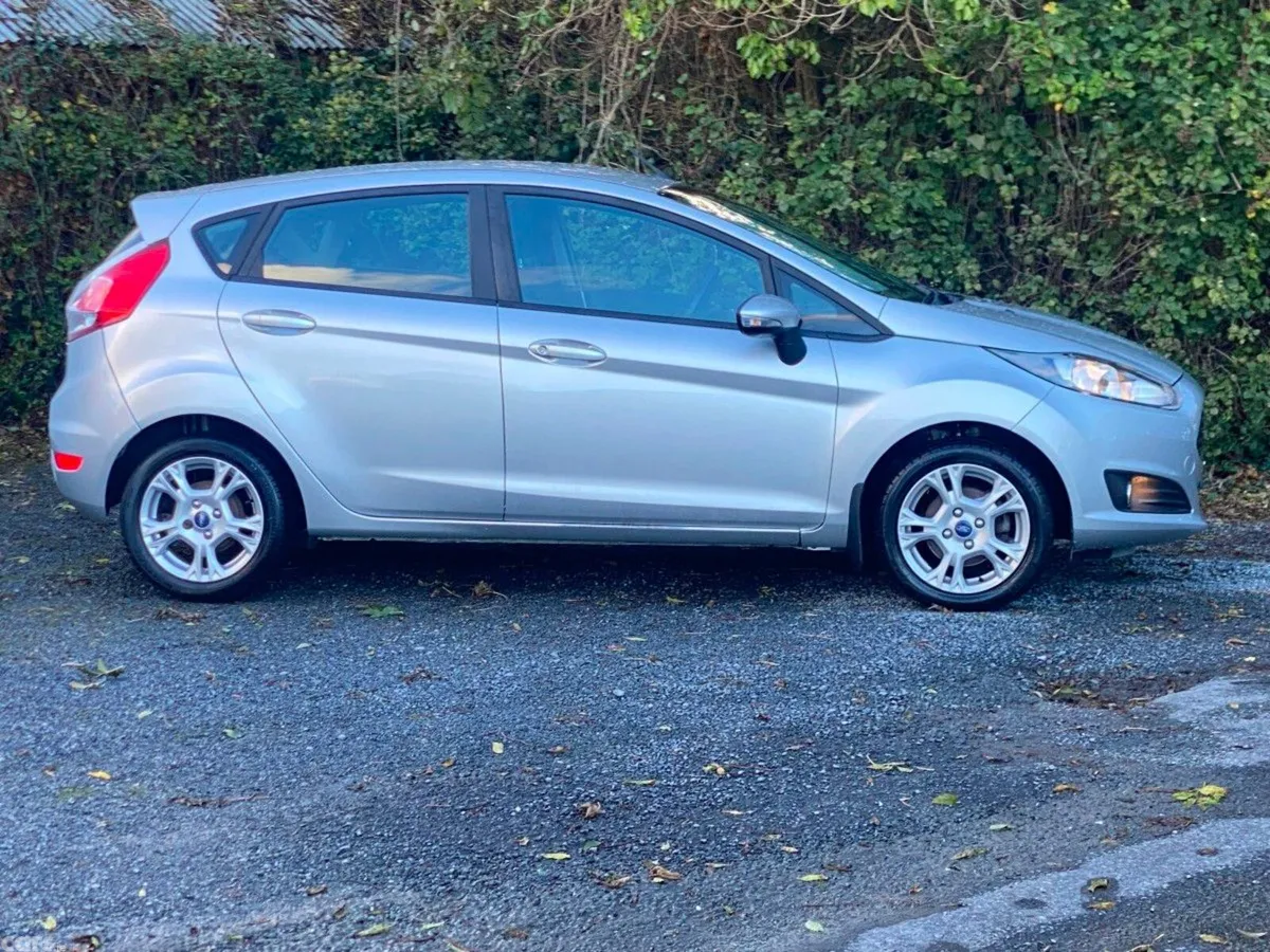 Ford Fiesta Hatchback, Petrol, 2015, Silver