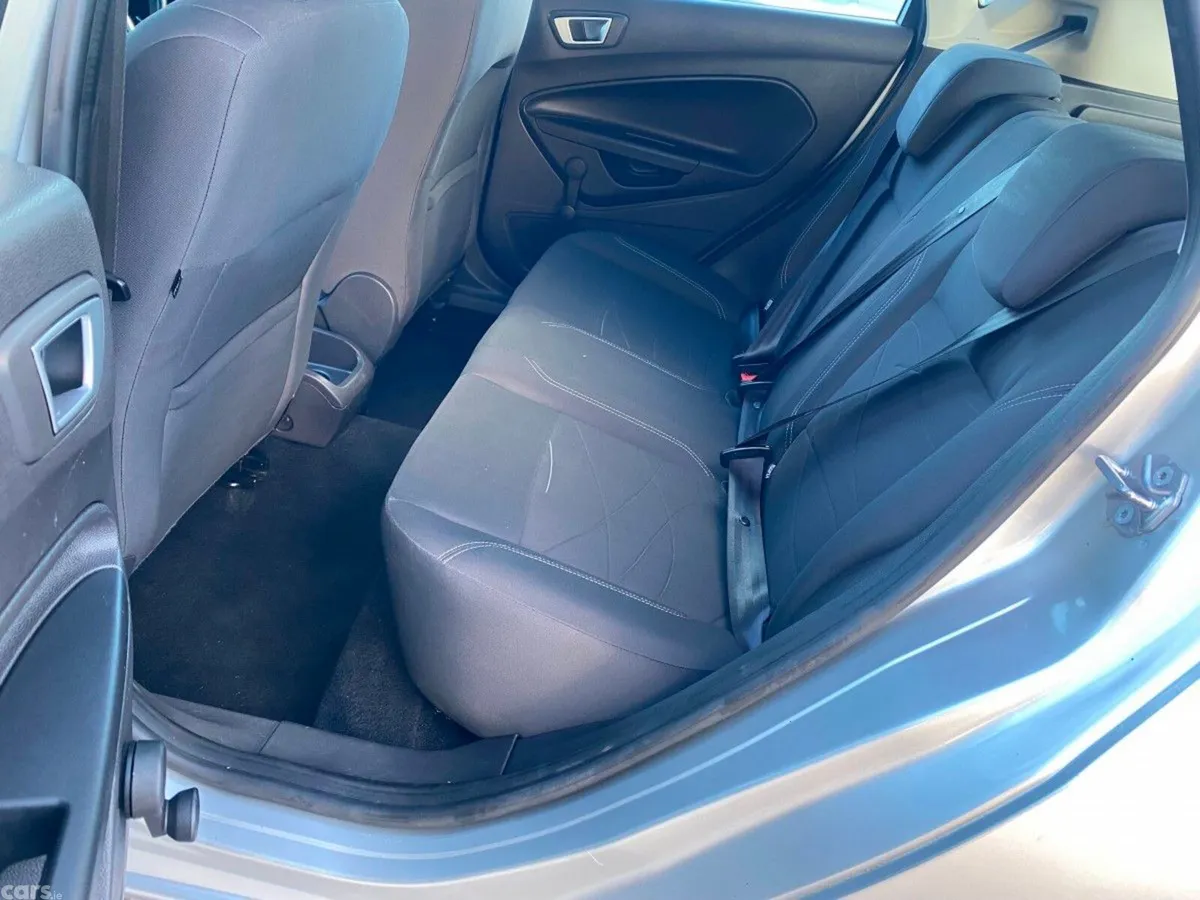 Ford Fiesta Hatchback, Petrol, 2015, Silver