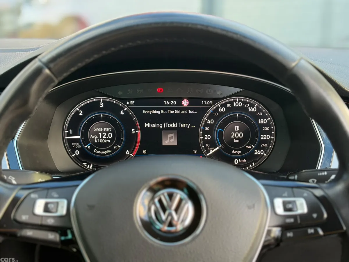 Volkswagen Passat Saloon, Diesel, 2020, Grey