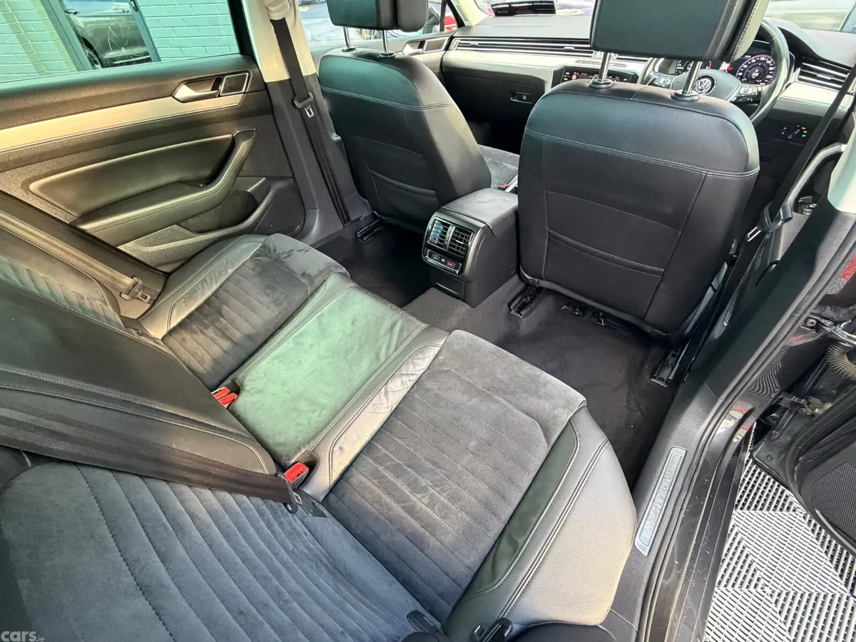 Volkswagen Passat Saloon, Diesel, 2020, Grey